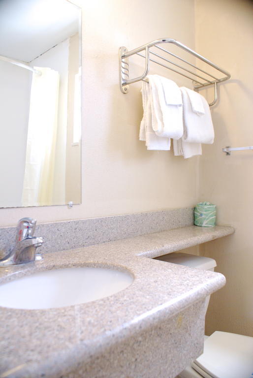 Motel Bayview And Atlantic 3*